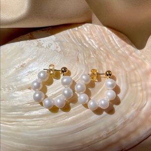 fresh water pearl hoop earrings